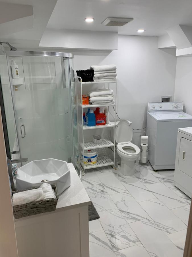 Hotel Big Oasis Studio Near Airport Yyz Toronto Esterno foto