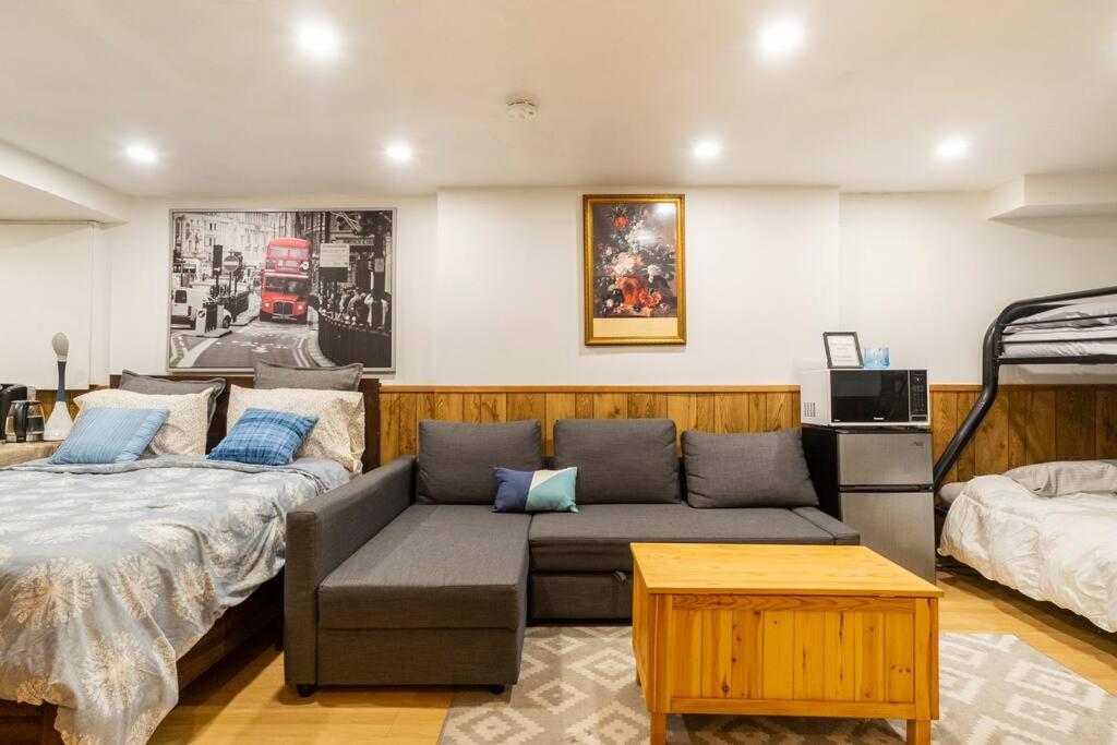 Hotel Big Oasis Studio Near Airport Yyz Toronto Esterno foto