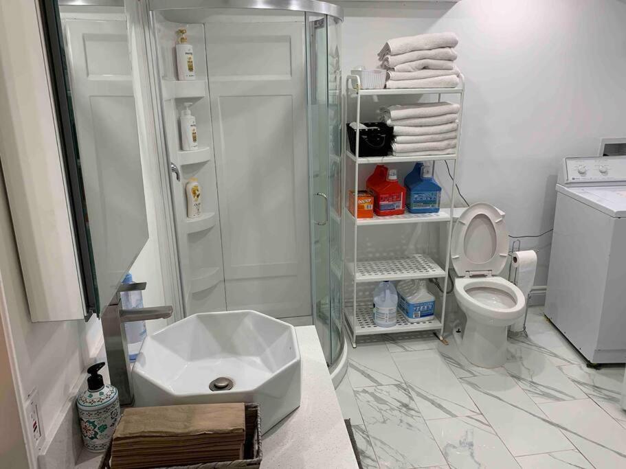 Hotel Big Oasis Studio Near Airport Yyz Toronto Esterno foto
