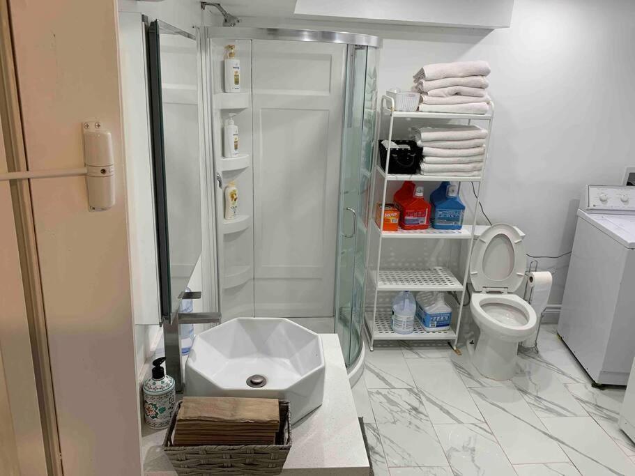 Hotel Big Oasis Studio Near Airport Yyz Toronto Esterno foto